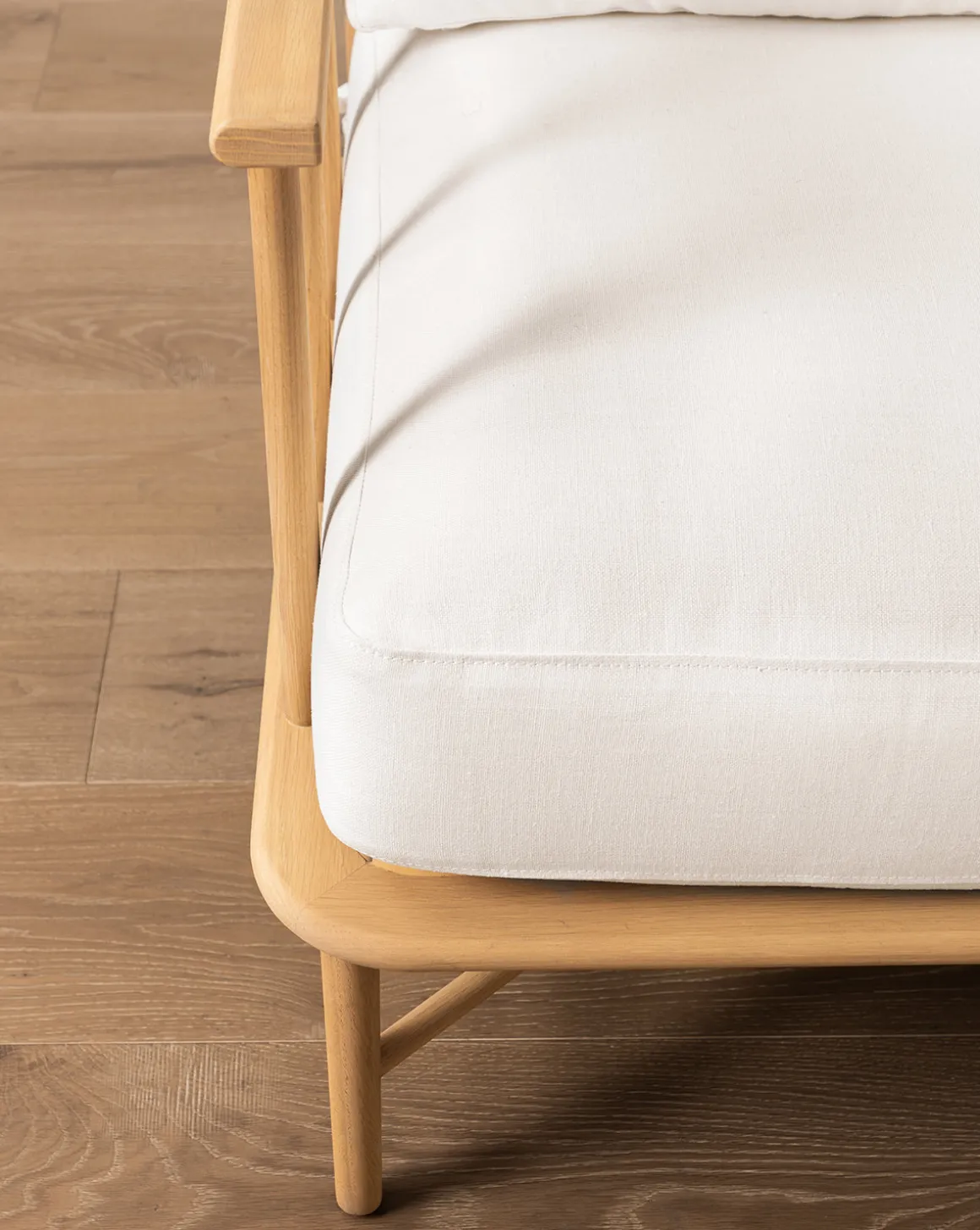 Alma Lounge Chair