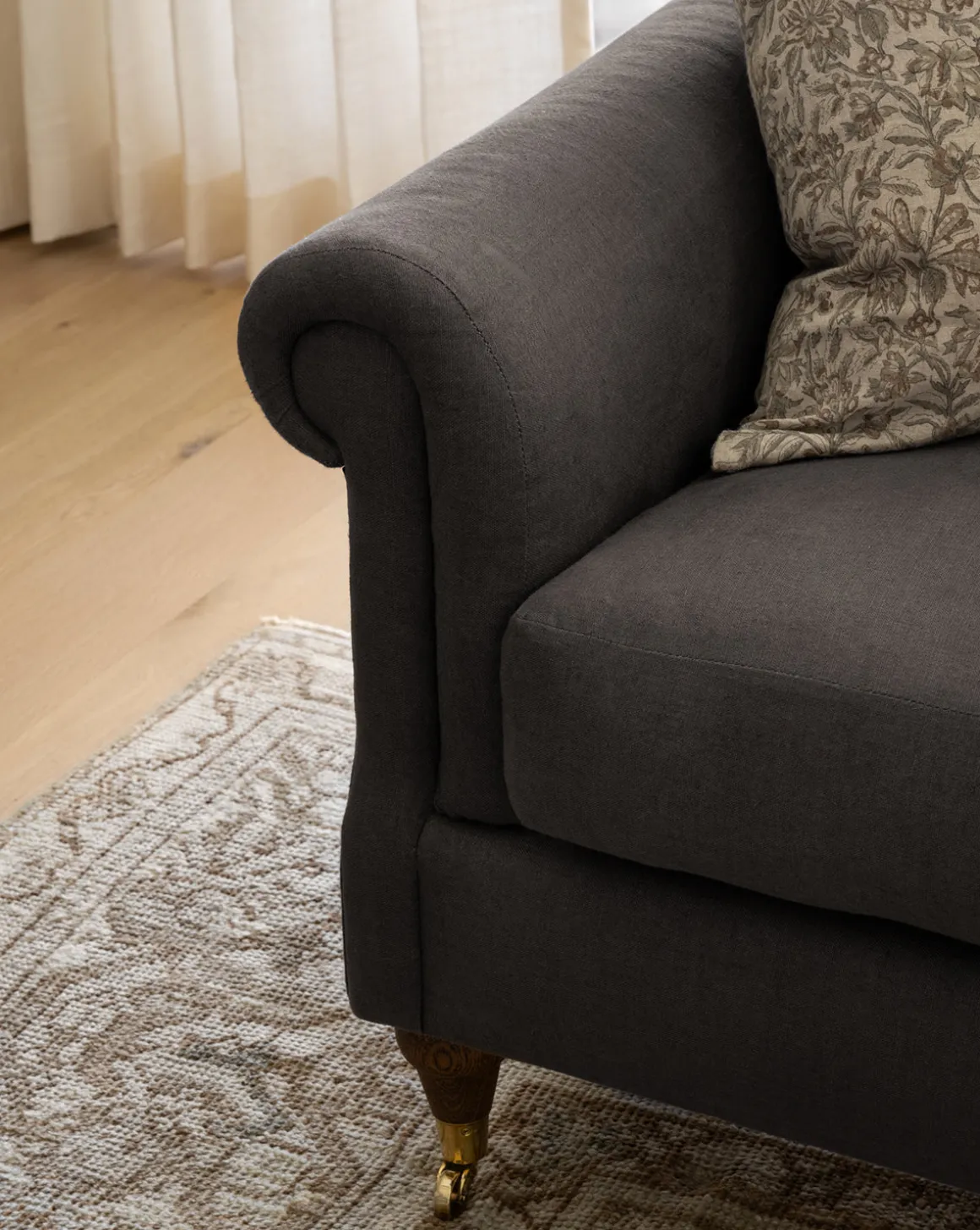 Hildegard Sofa 90"