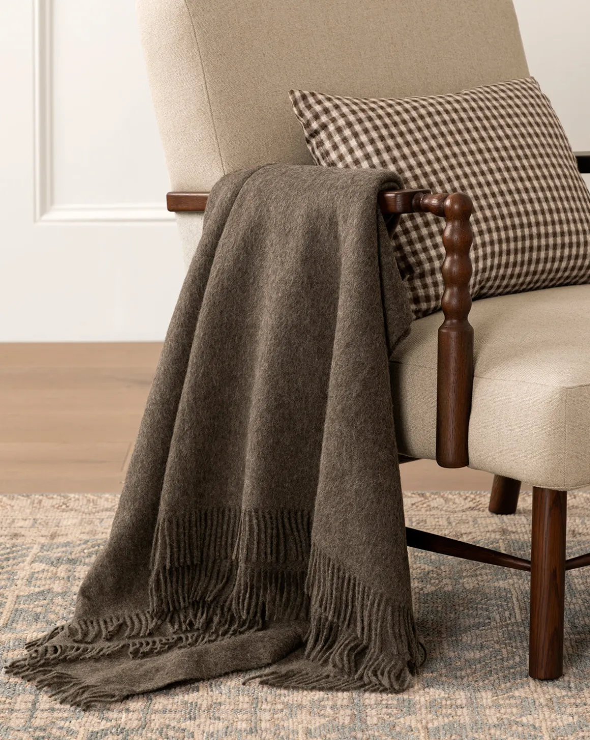 Locester Throw